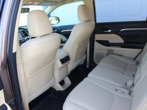 Used 2018 Toyota Highlander Limited AWD/4WD image 20