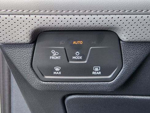 Certified 2025 Volkswagen Atlas Peak Edition SE AWD/4WD image 25