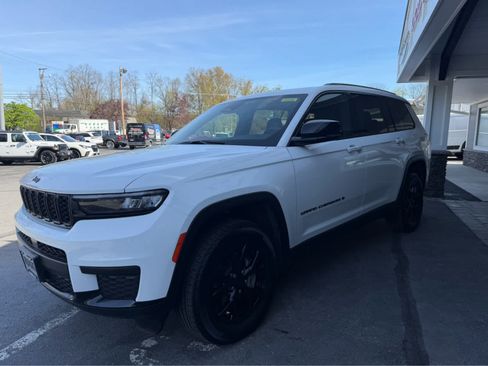 Used 2025 Jeep Grand Cherokee L Altitude AWD/4WD image 3