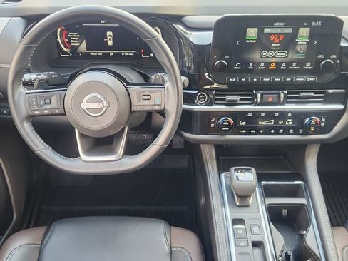 Used 2023 Nissan Pathfinder Platinum FWD image 25