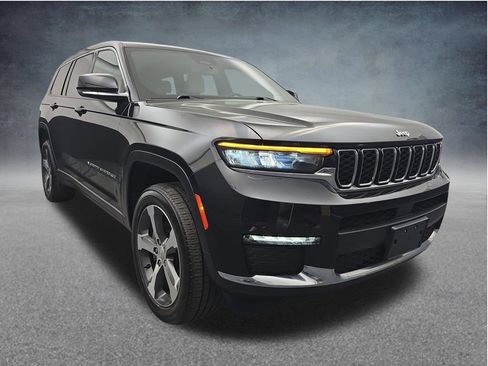 Used 2023 Jeep Grand Cherokee L Limited AWD/4WD image 2