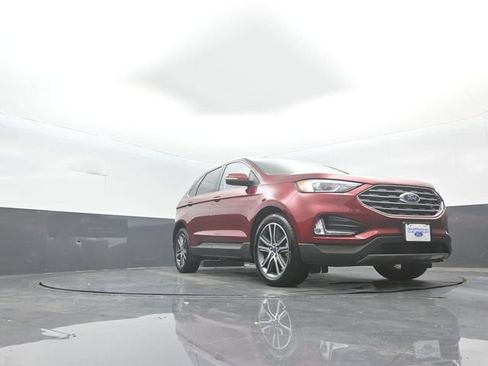Certified 2019 Ford Edge Titanium w/ Cold Weather Package AWD/4WD image 36