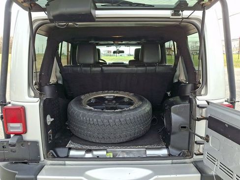 Used 2012 Jeep Wrangler Unlimited Sahara AWD/4WD image 27