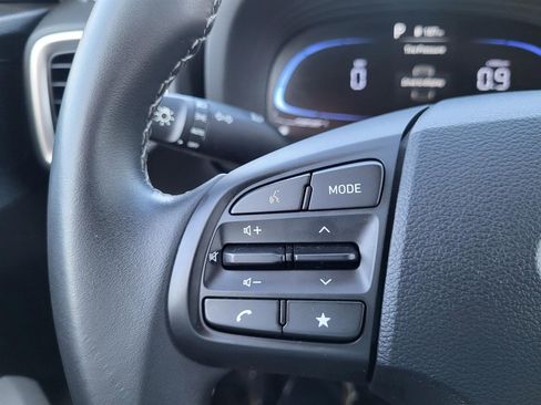 Used 2025 Hyundai Venue SEL image 23