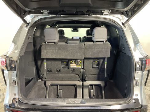 Used 2022 Toyota Sienna XSE w/ XSE Plus Package FWD image 21