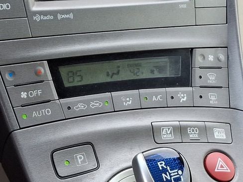 Used 2014 Toyota Prius Four image 17