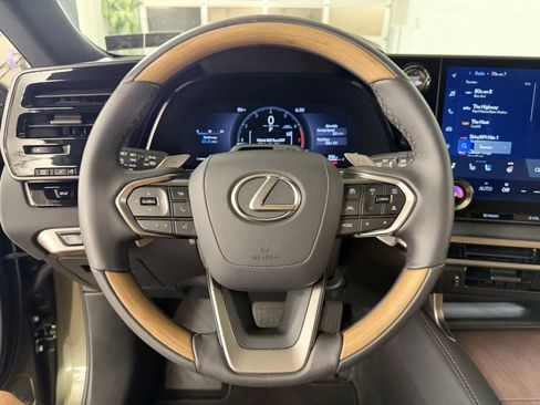 Used 2025 Lexus RX 350 AWD image 18
