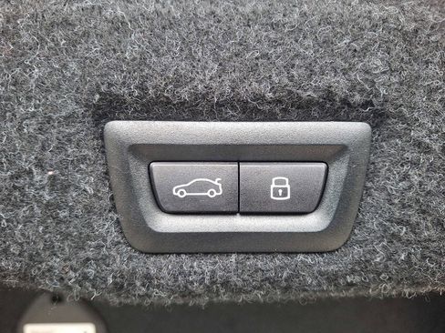 Used 2025 BMW i5 xDrive40 w/ Premium Package image 29