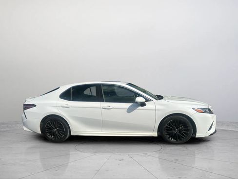 Used 2018 Toyota Camry SE w/ Moonroof Package FWD image 12