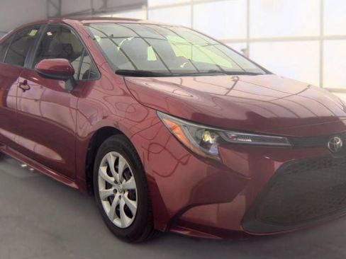 Used 2022 Toyota Corolla LE FWD image 2