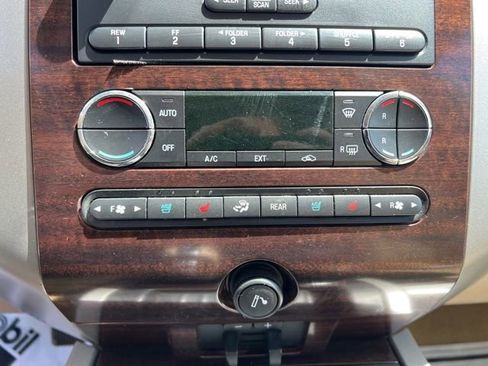 Used 2014 Ford Expedition EL XLT w/ Equipment Group 202A AWD/4WD image 20