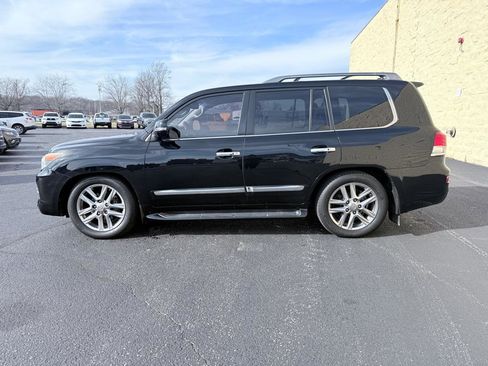 Used 2013 Lexus LX 570 4WD w/ Luxury Pkg image 2