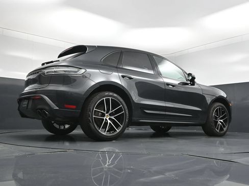 Certified 2025 Porsche Macan AWD/4WD image 28