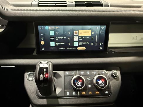 Used 2022 Land Rover Defender 110 S image 36