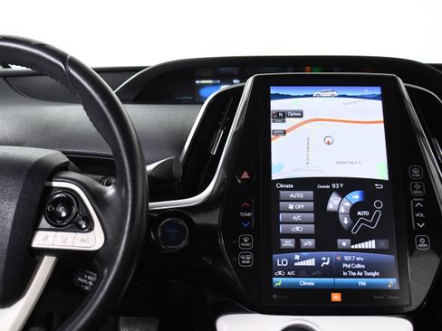 Used 2017 Toyota Prius Prime Advanced image 16