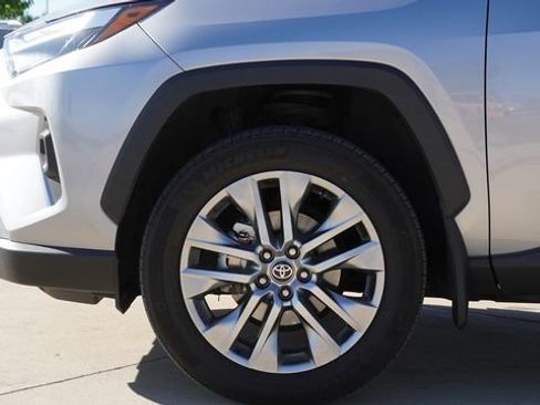 Used 2024 Toyota RAV4 XLE Premium image 5