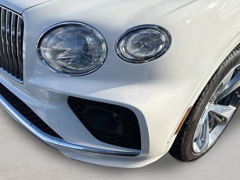 Used 2023 Bentley Bentayga Extended Wheelbase image 12