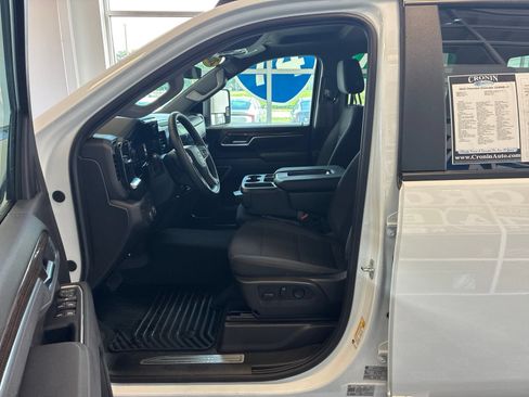 Used 2025 Chevrolet Silverado 2500 LT w/ Convenience Package AWD/4WD image 14