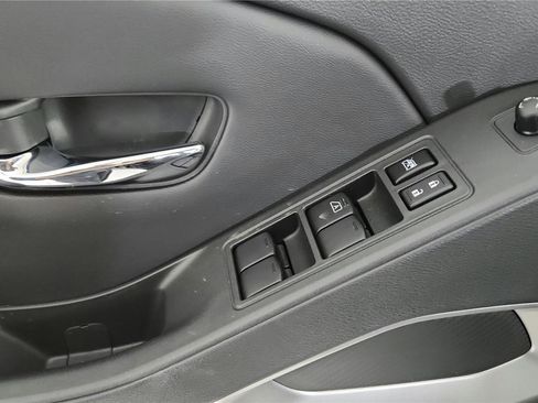 Certified 2025 Nissan Frontier SV image 14