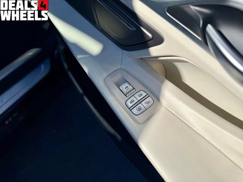 Used 2018 BMW 740i xDrive AWD/4WD image 25
