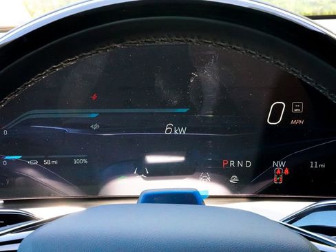 Used 2026 Cadillac Vistiq Luxury image 41