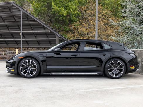 Certified 2022 Porsche Taycan 4 Cross Turismo AWD/4WD image 2