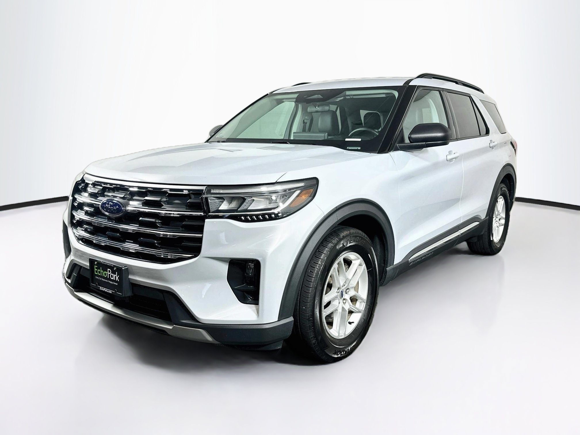 Used 2025 Ford Explorer Active w/ Active Comfort Package RWD image 3