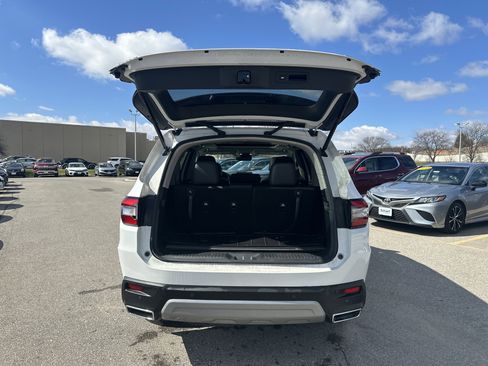 Certified 2025 Honda Pilot Touring image 10