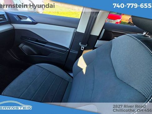 Used 2022 Volkswagen Taos SE image 11
