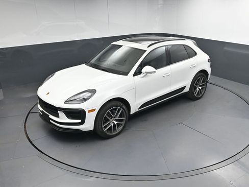 Certified 2023 Porsche Macan AWD/4WD image 33