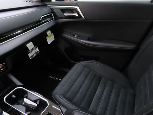 New 2025 Mitsubishi Outlander SE image 19