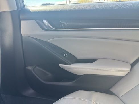 Used 2018 Honda Accord Touring image 25
