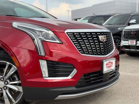 Used 2022 Cadillac XT5 Premium Luxury w/ Technology Package AWD/4WD image 3