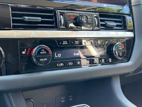 New 2026 Nissan Pathfinder SL AWD/4WD image 15