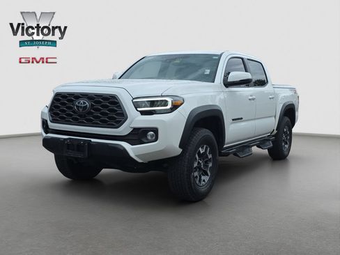 Used 2021 Toyota Tacoma TRD Off-Road AWD/4WD image 3