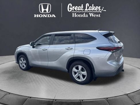 Used 2024 Toyota Highlander LE AWD/4WD image 12