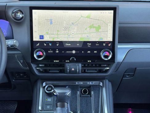 Used 2024 Lexus GX 550 w/ Cold Area Package image 27