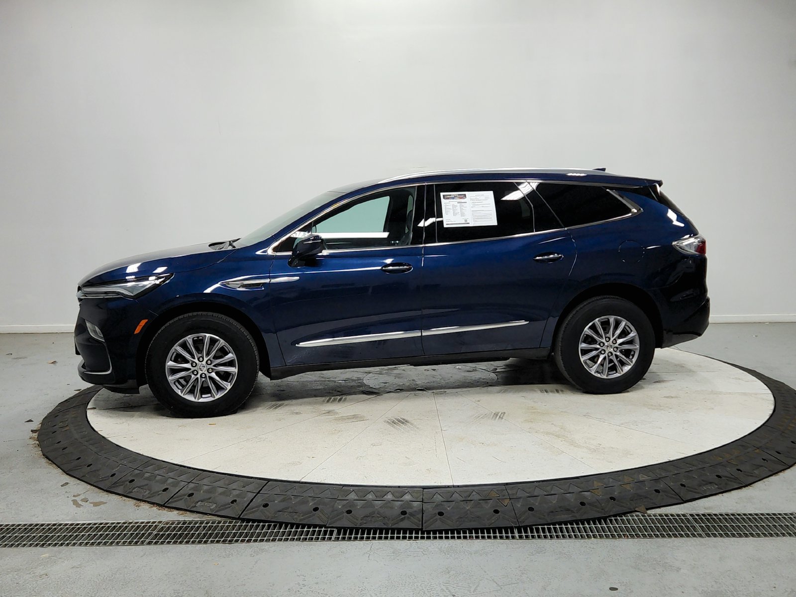 Used 2024 Buick Enclave Essence FWD image 5