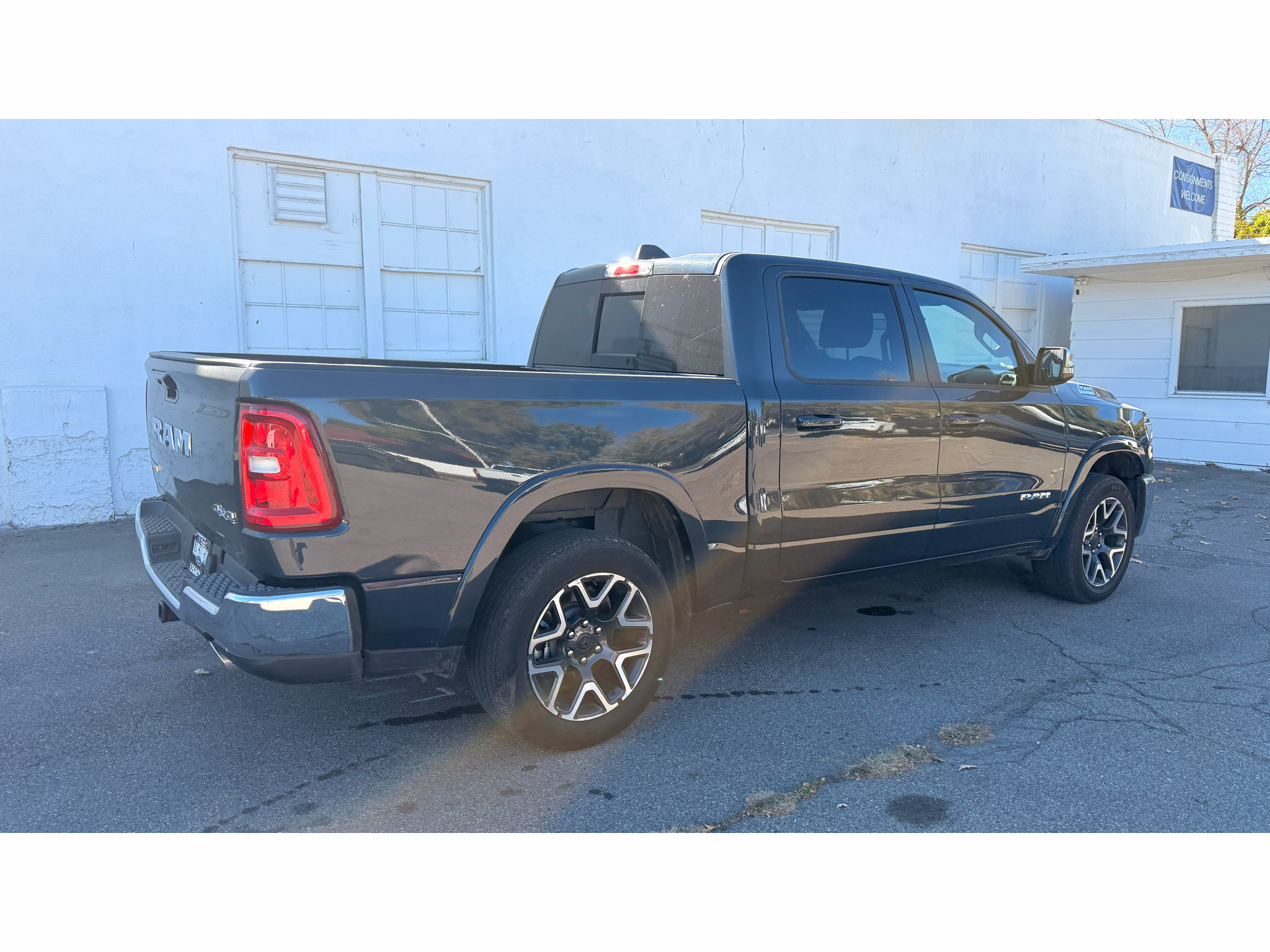 Used 2026 RAM 1500 Laramie AWD/4WD image 7