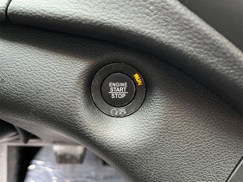 Used 2021 Jeep Cherokee Latitude Lux w/ Comfort/Convenience Group image 23