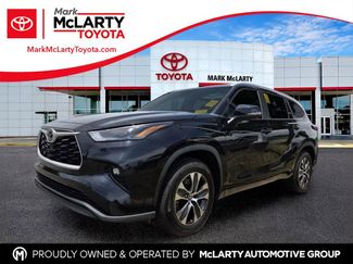 Used 2023 Toyota Highlander XLE FWD video 1