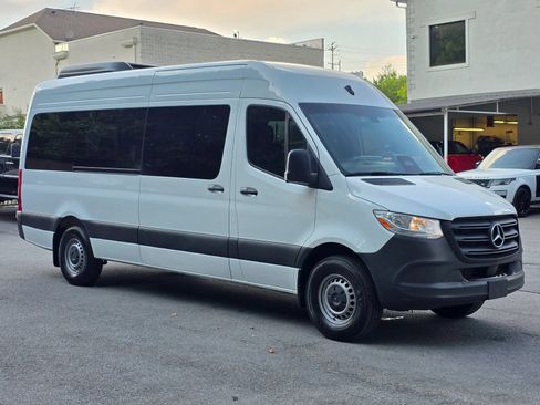 Used 2025 Mercedes-Benz Sprinter 2500 image 9