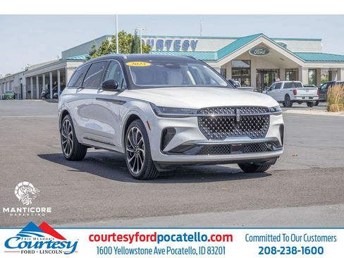 Used 2025 Lincoln Nautilus Black Label AWD/4WD image 1