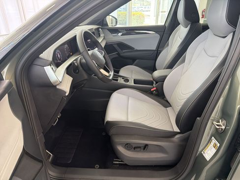 New 2026 Volkswagen Tiguan SE R-Line FWD image 5