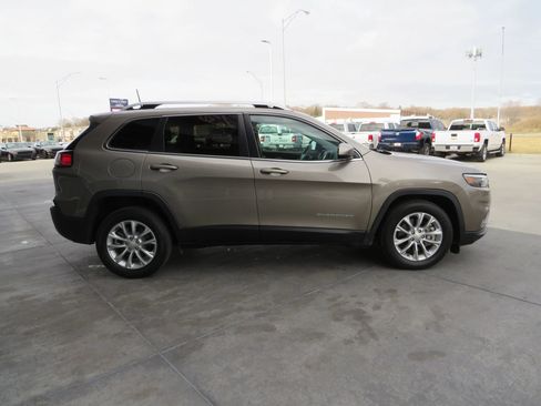 Used 2019 Jeep Cherokee Latitude w/ Popular Appearance Group image 8