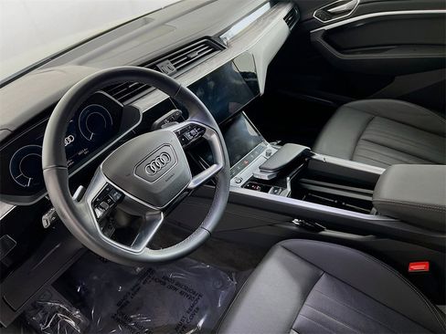 Used 2024 Audi Q8 e-tron Premium Plus image 9