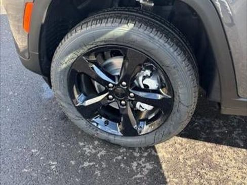 New 2025 Jeep Grand Cherokee Limited w/ Black Appearance Package image 52