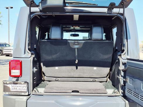 Used 2018 Jeep Wrangler Sahara w/ Connectivity Group image 14