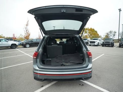 Used 2023 Volkswagen Tiguan SE R-Line image 17