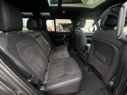 Used 2023 Land Rover Defender 110 image 36